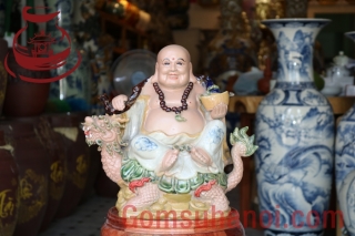 Tượng Phật Di Lặc với nụ cười hoan hỉ dem lại nguồn năng lượng tích cực cho gia chủ trưng bày.